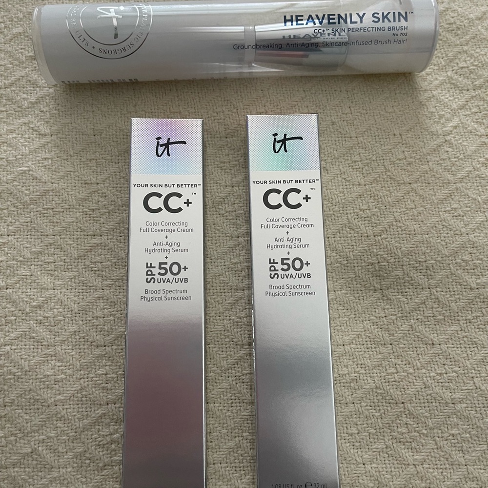 It cosmetics CC CREAM (2)  and brush